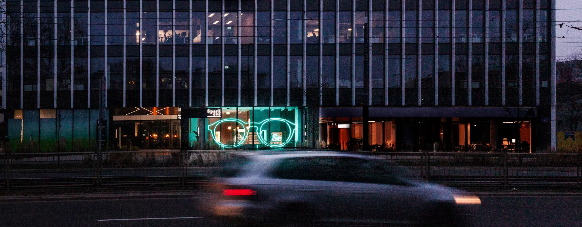 Największy okularowy neon na mapie Warszawy!